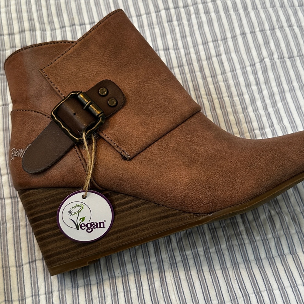 NEW Blowfish Vegan Ankle Wedge Booties with Buckles, Women’s Size 7 - Picture 7 of 16